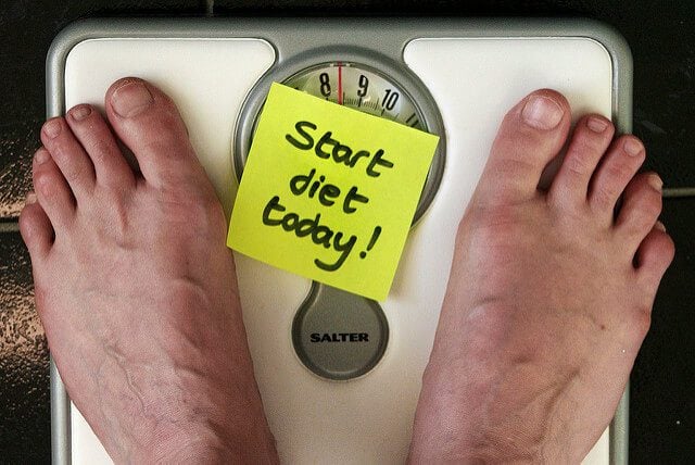 Diet scale with note